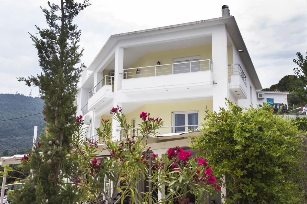 Iridanos Apartments Скиатос Экстерьер фото